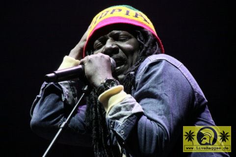 Alpha Blondy (CI) with The Solar System Band 16. Chiemsee Reggae Festival, Übersee - Main Stage 28. August 2010 (17).JPG